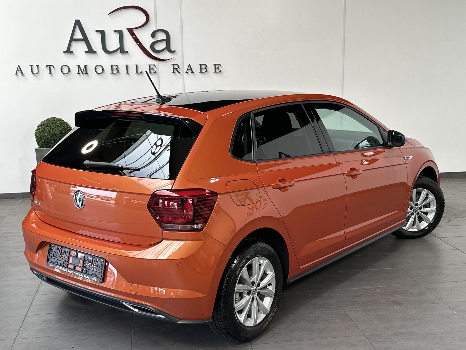Fahrzeugabbildung Volkswagen Polo 1.0 TSI DSG R-Line NAV+LED+ACC+KAMERA+USB