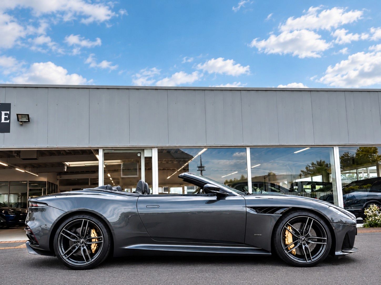 Fahrzeugabbildung Aston Martin DBS 5.2 V12 Volante/Werksgarantie 09/27/1A