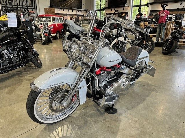 Fahrzeugabbildung Harley-Davidson FLDE Deluxe Chicano Umbau Mega Bike
