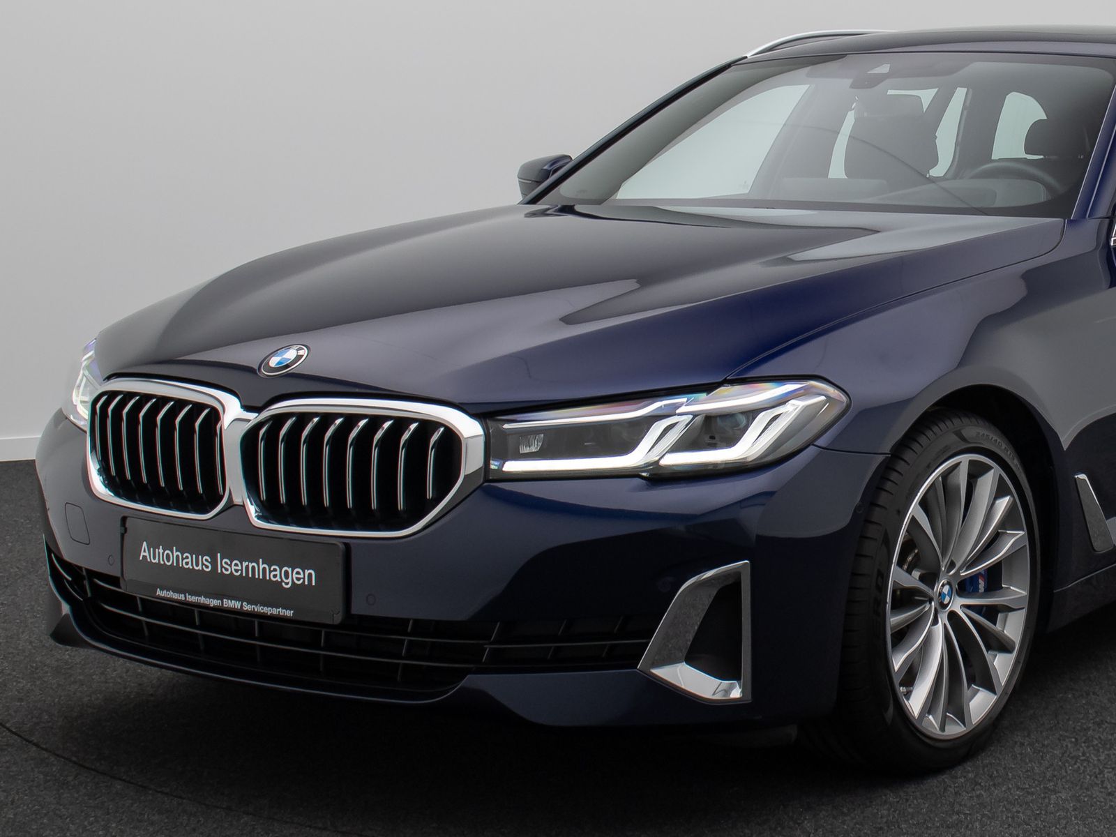 Fahrzeugabbildung BMW 530d xD Luxury Line HUD DAB AHK Panorama H/K 19"