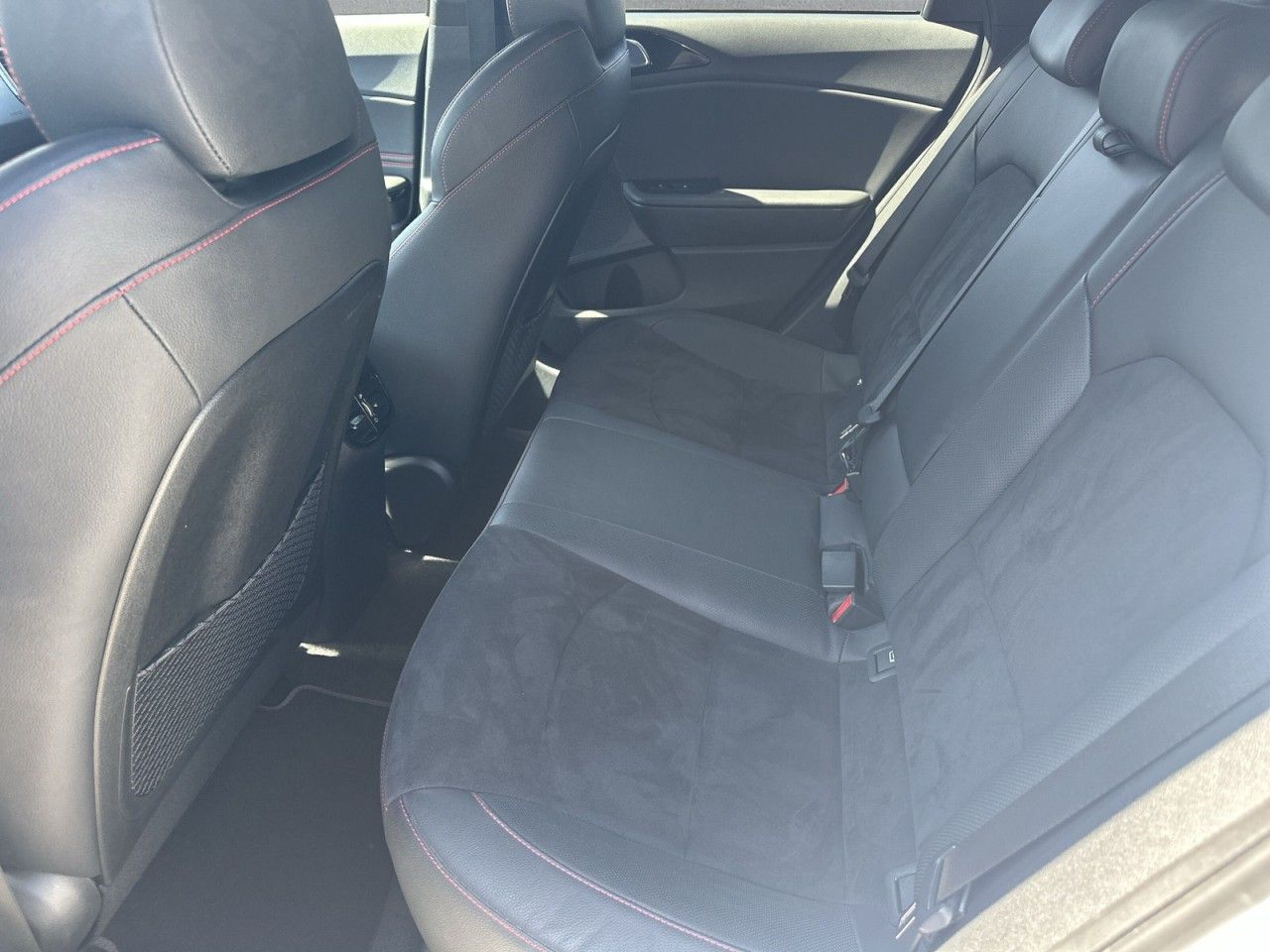Fahrzeugabbildung Kia PROCEED T-GDI GT 1.6*Navi*Cam*1Hnd* - mit KI generiert/bearbeitet