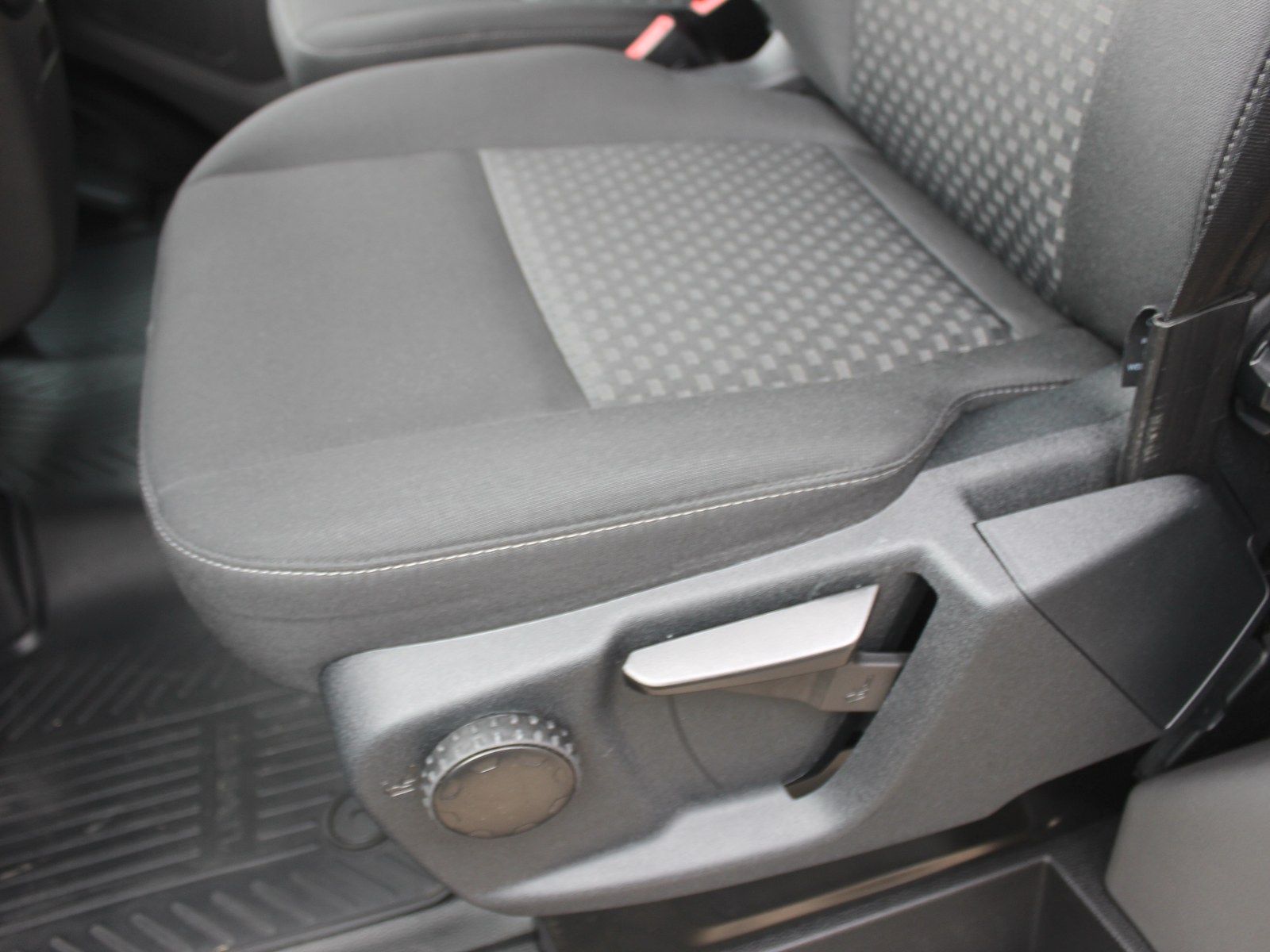Fahrzeugabbildung Ford Transit 330 L2 Trend 2,0 TDCi DPF Mild-Hybrid