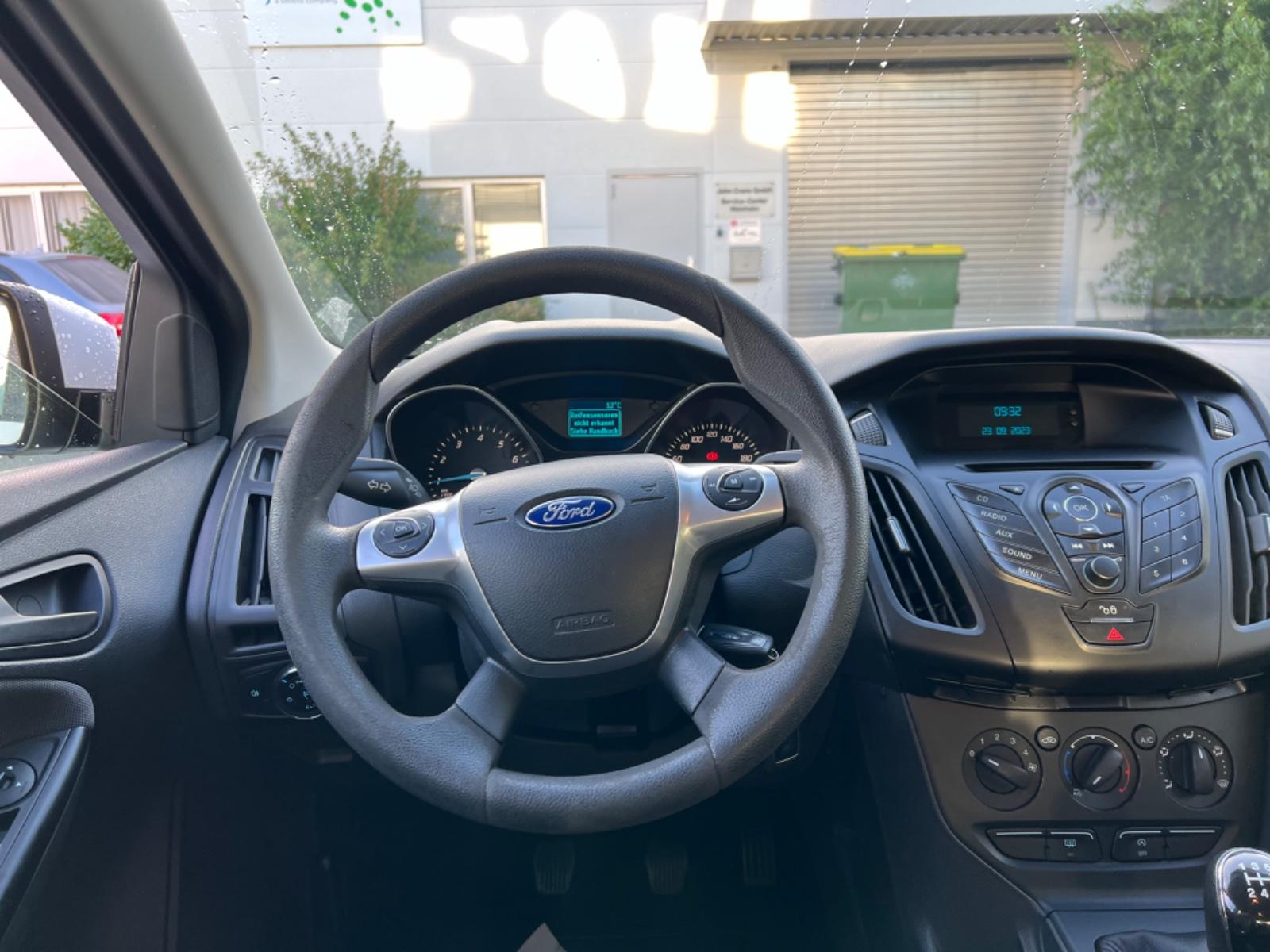 Ford Focus 2014 — photo 11