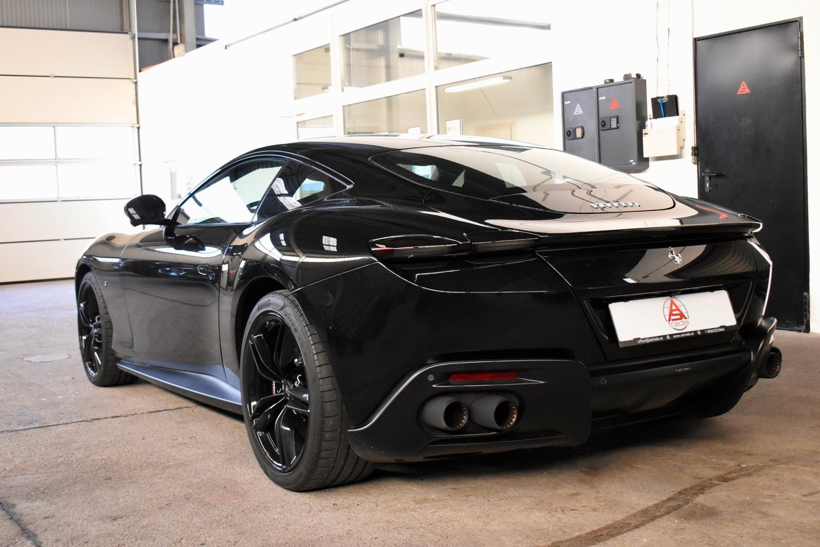FERRARI Roma