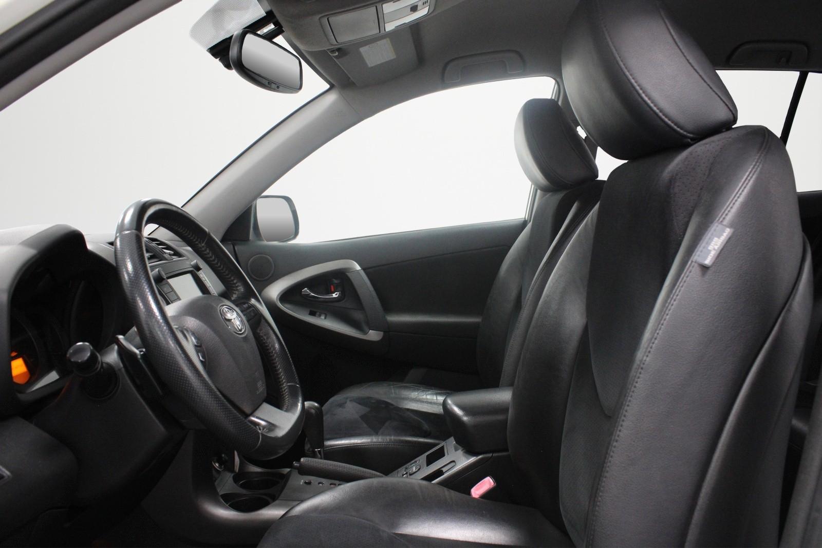 Toyota RAV 4 Executive 2.2 D-4D 150 ch BVA 4x4 – Cuir – Sièges chauffants – Caméra – Attelage – Climatisation 3 zones – Jantes 18