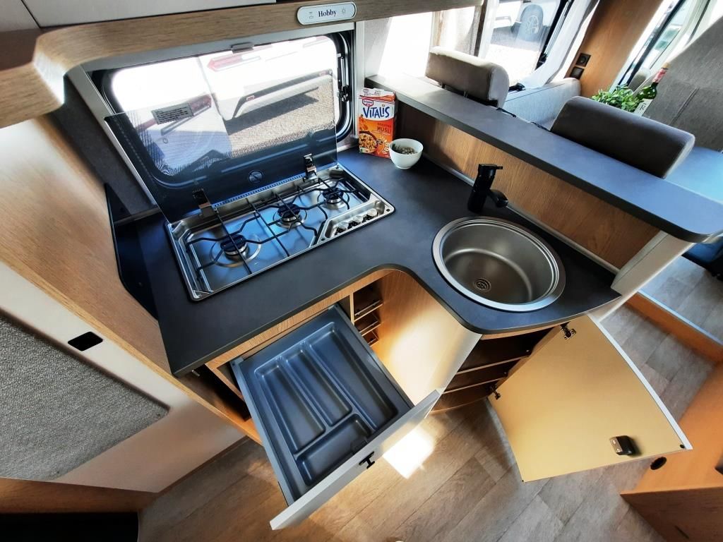 Fahrzeug Übersicht 13 Fahrzeugabbildung Hobby ONTOUR T 700 F Verfüg./Sparen Sie 17.140,- €