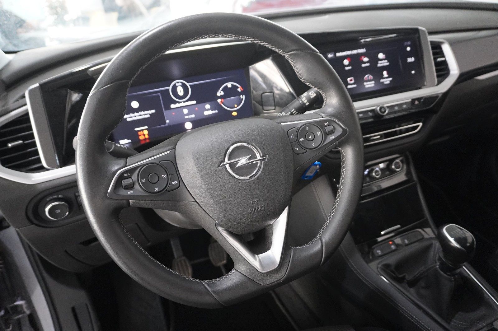Fahrzeugabbildung Opel Grandland (X) 1.2T GS SPORT NAVI/LED/VIRT./DAB+