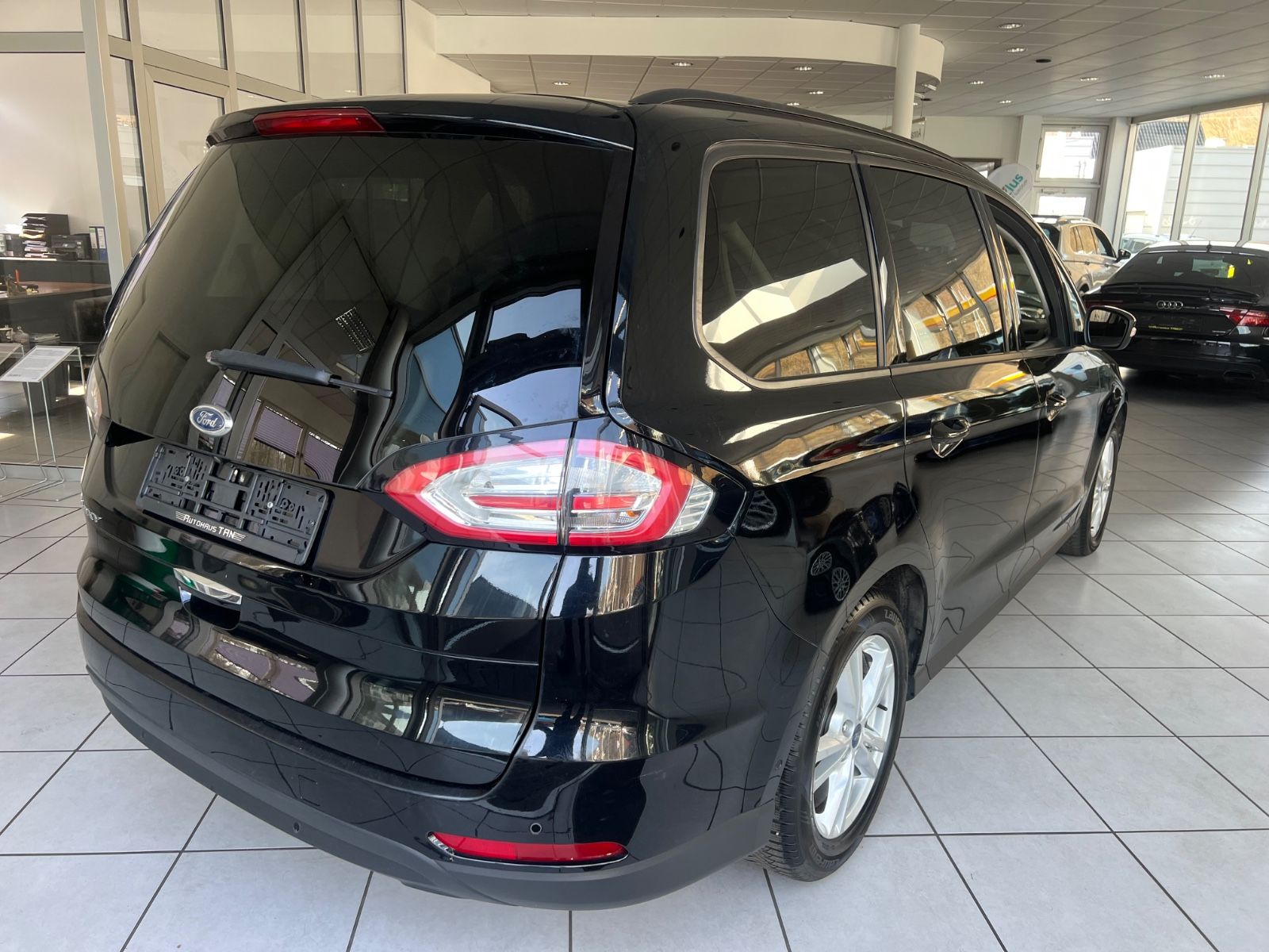 Fahrzeugabbildung Ford Galaxy Business 2.0 TDCI * 7.Sitzer * NAVI *