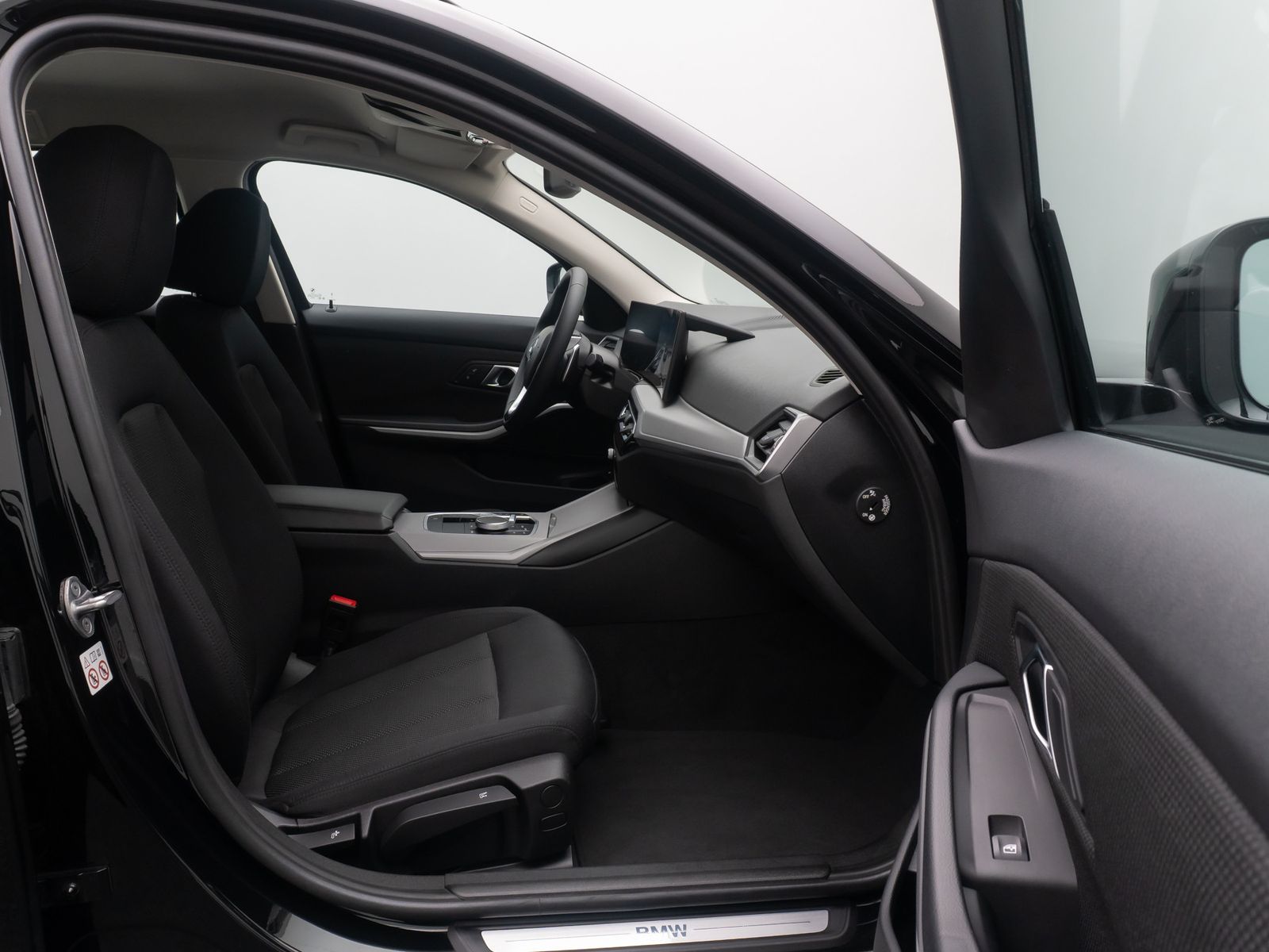 Fahrzeugabbildung BMW 320e Widscreen PDC CockpitPlus DAB Geschwindig