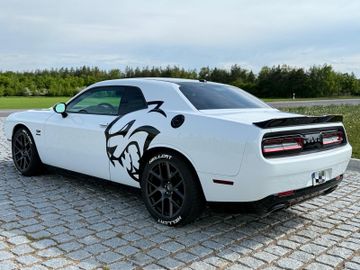 Dodge Challenger - 9