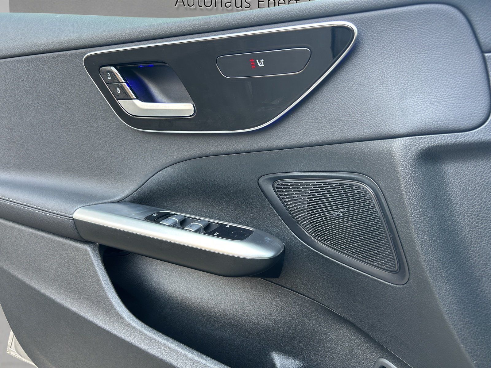 Fahrzeugabbildung Mercedes-Benz C 300 d Avantgarde GSD Standhzg HUD Kamera LED