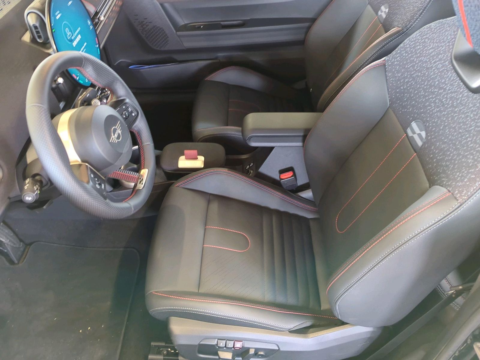 MINI John Cooper Works Cabrio - Bild 11