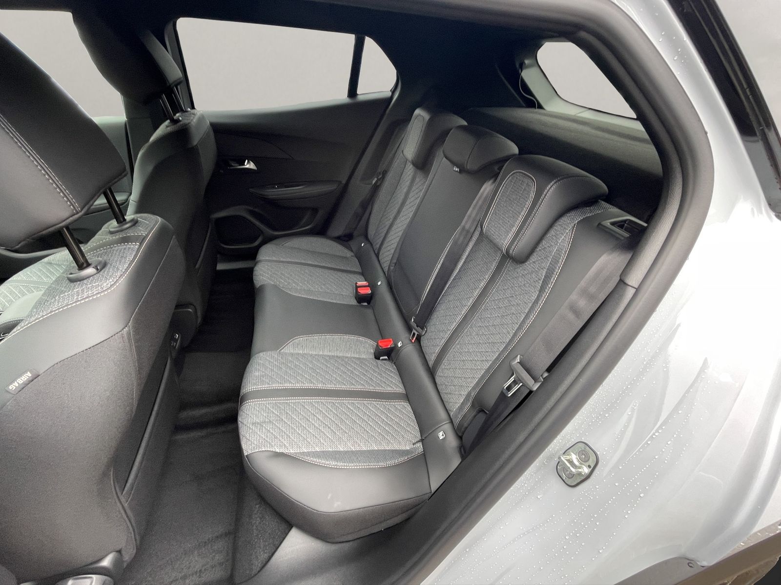 Peugeot 2008 - Bild 12