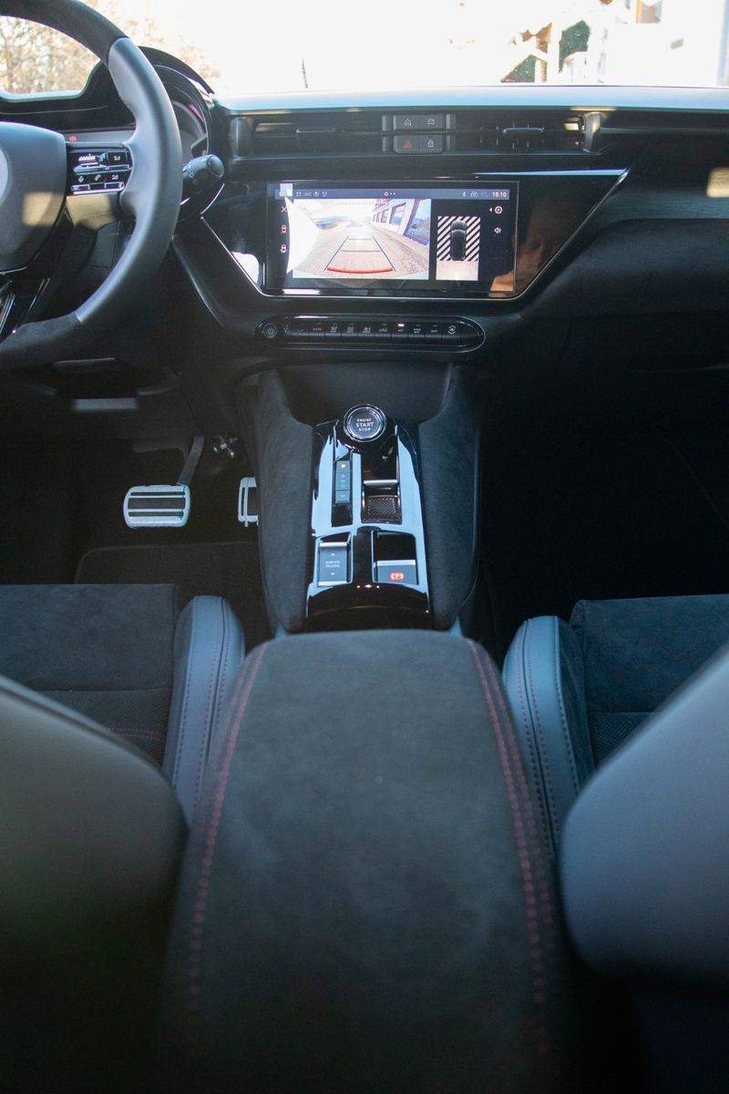 Fahrzeugabbildung Alfa Romeo Junior 1.2 MHEV Speciale DCT6