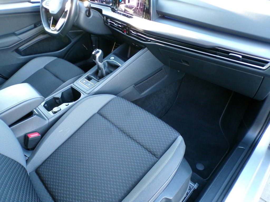 Fahrzeugabbildung Volkswagen Golf VIII Variant 1,5 TSI Active *LED*AHK*NAVI*S