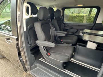 Mercedes V 220 - 11