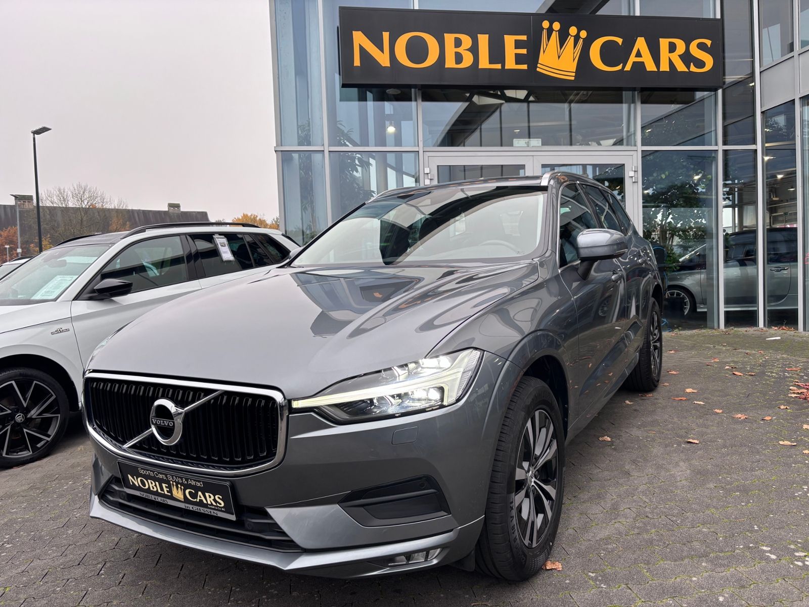 Fahrzeugabbildung Volvo XC60 Momentum Pro 2WD RFK LED LEDER
