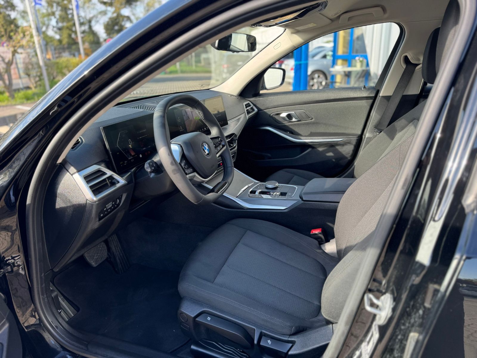 BMW 318i | AUT | KAMERA | SZH | SHADOW-LINE | NAVI foto 11