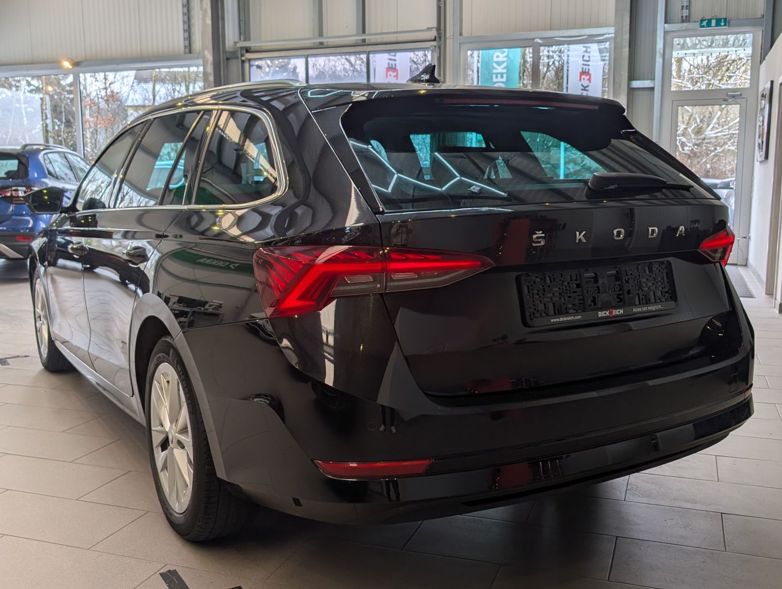 Fahrzeugabbildung SKODA Octavia 2.0 TDI First Edition LED Memory Pano 17