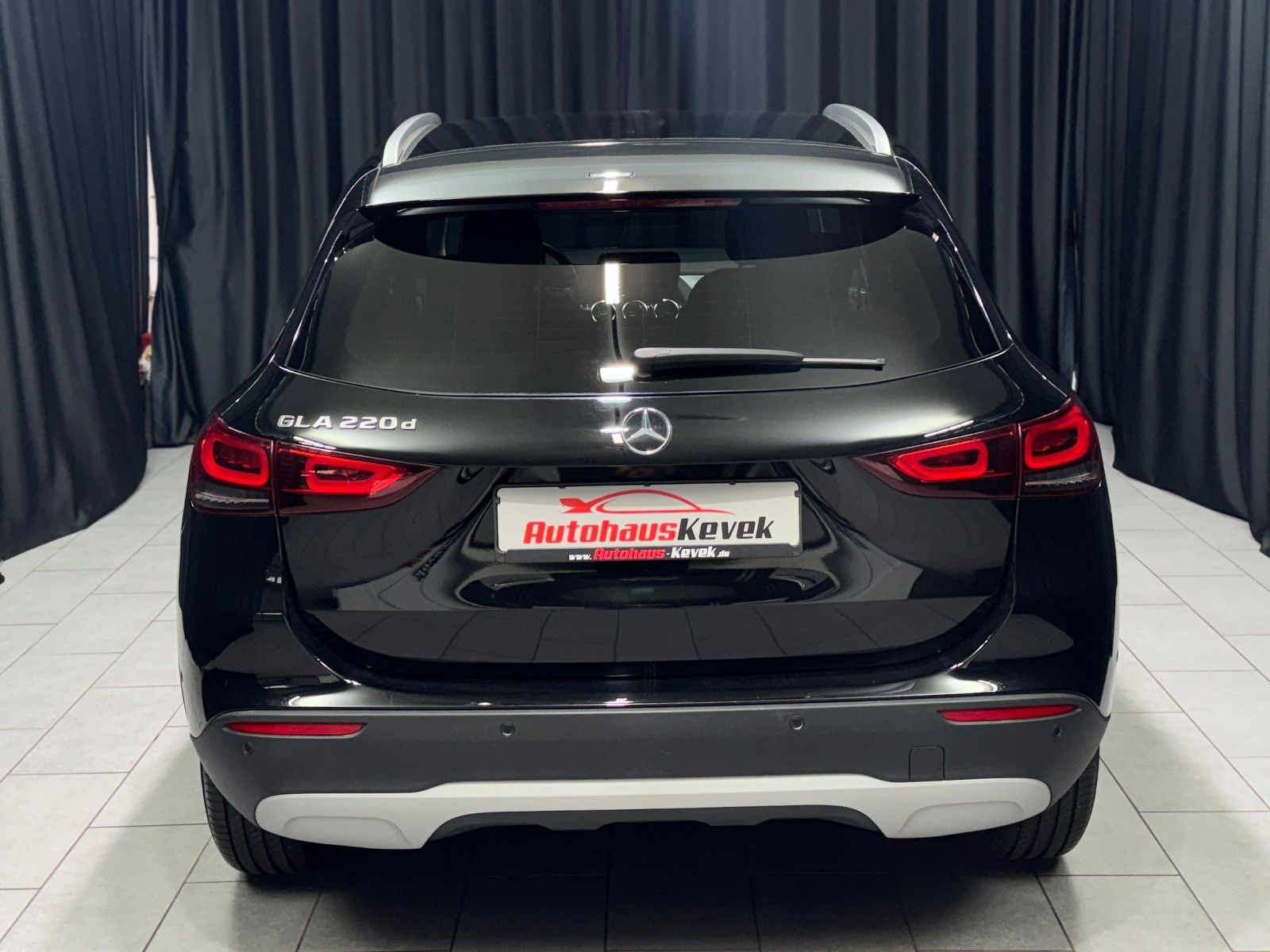 Fahrzeugabbildung Mercedes-Benz GLA 220d|AUTOMATIK|NAVI|LED-SCHEINWERFER|