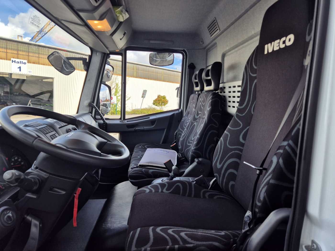 Fahrzeugabbildung Iveco Eurocargo ML75E16 4x2 Koffer + LBW 48tkm
