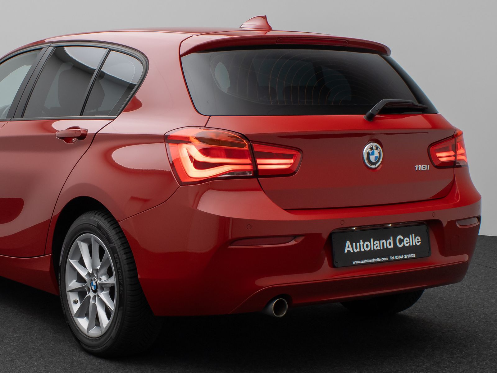 Fahrzeugabbildung BMW 118i Navi WLAN PDC Lordos LED Geschwindigkeitsr