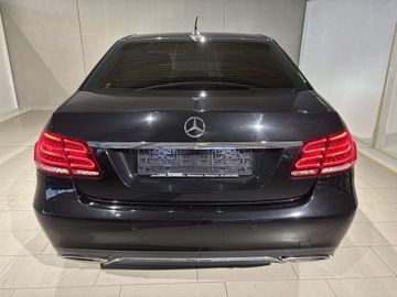 Fotografie 10 des Mercedes-Benz E 220 BlueTEC 9G-TRONIC