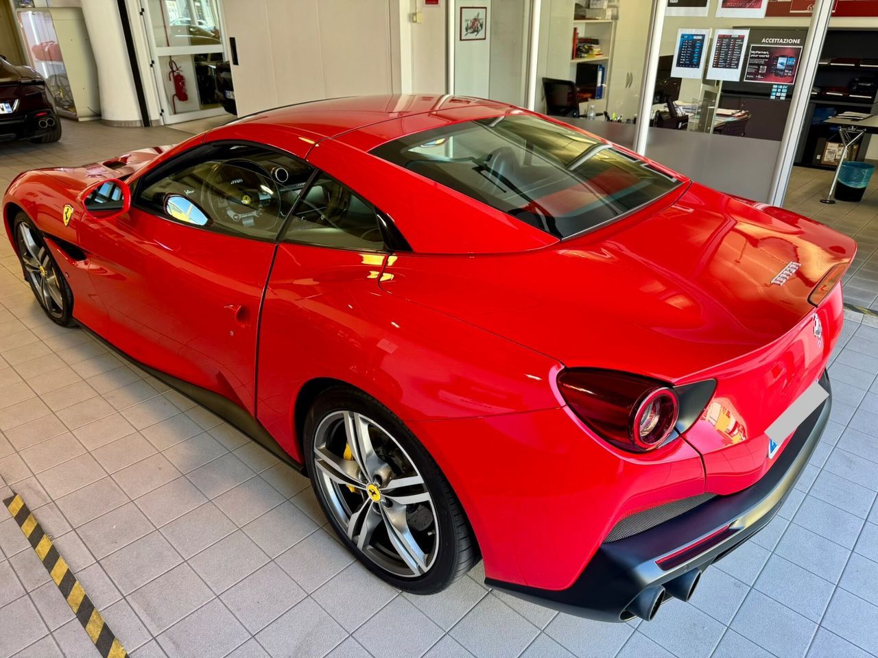 Ferrari FERRARI PORTOFINO 3.9 V8 600 CV 2019 (PERMUTO) imagem 2