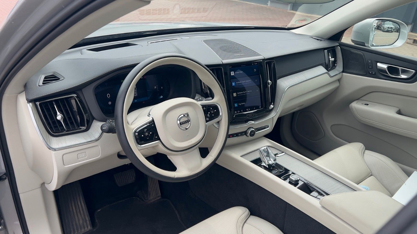 Fahrzeugabbildung Volvo XC60 B5 D Ultimate Bright AWD*AHK*STHZG*Massage*