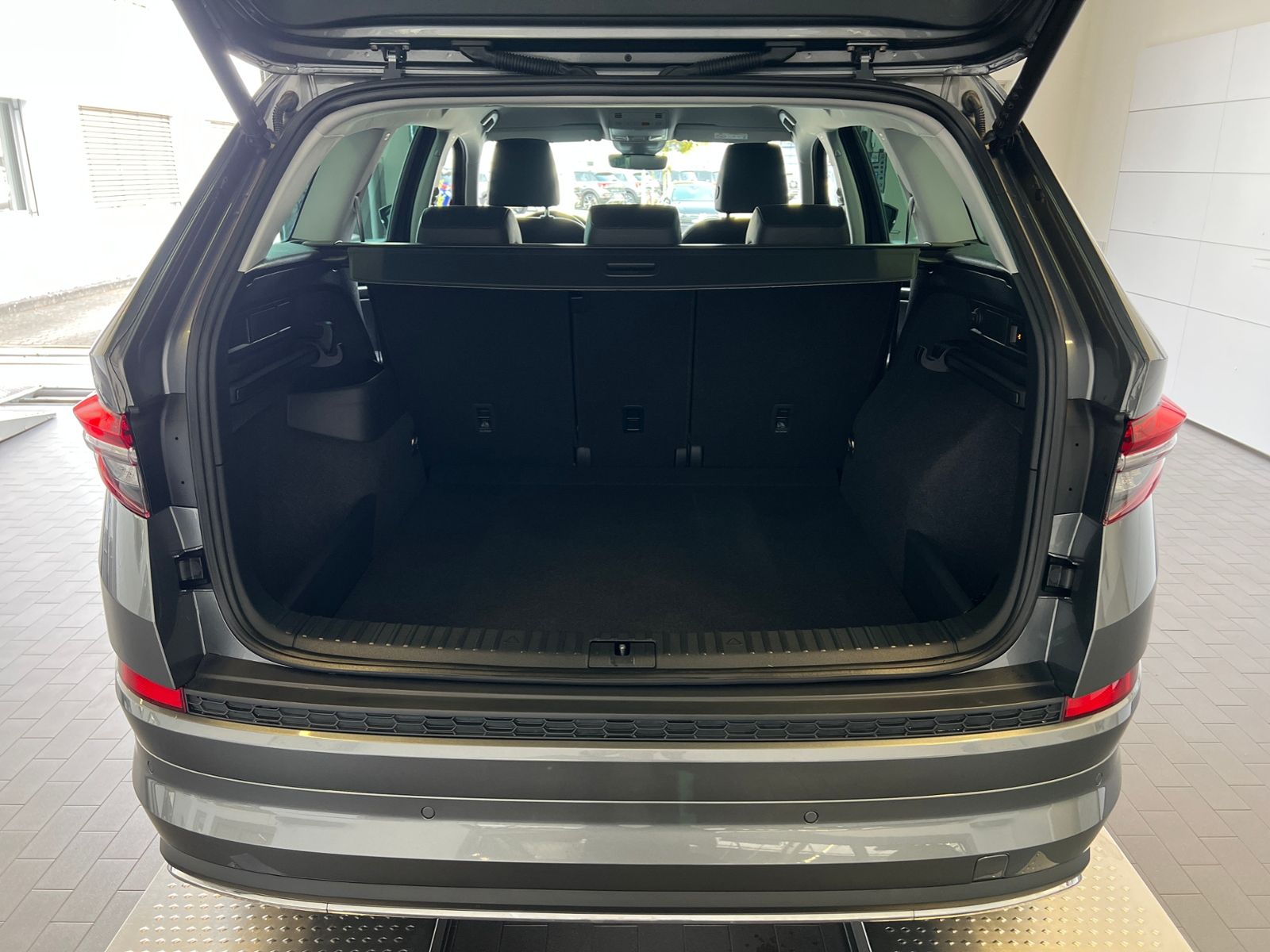 Fahrzeugabbildung SKODA Kodiaq FL L&K 2.0 TDI DSG 4x4 *AHK, LED, ACC, Co