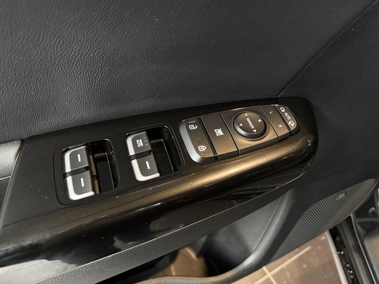 Fahrzeugabbildung Kia Sportage Black Edition AWD JBL LED NAVI