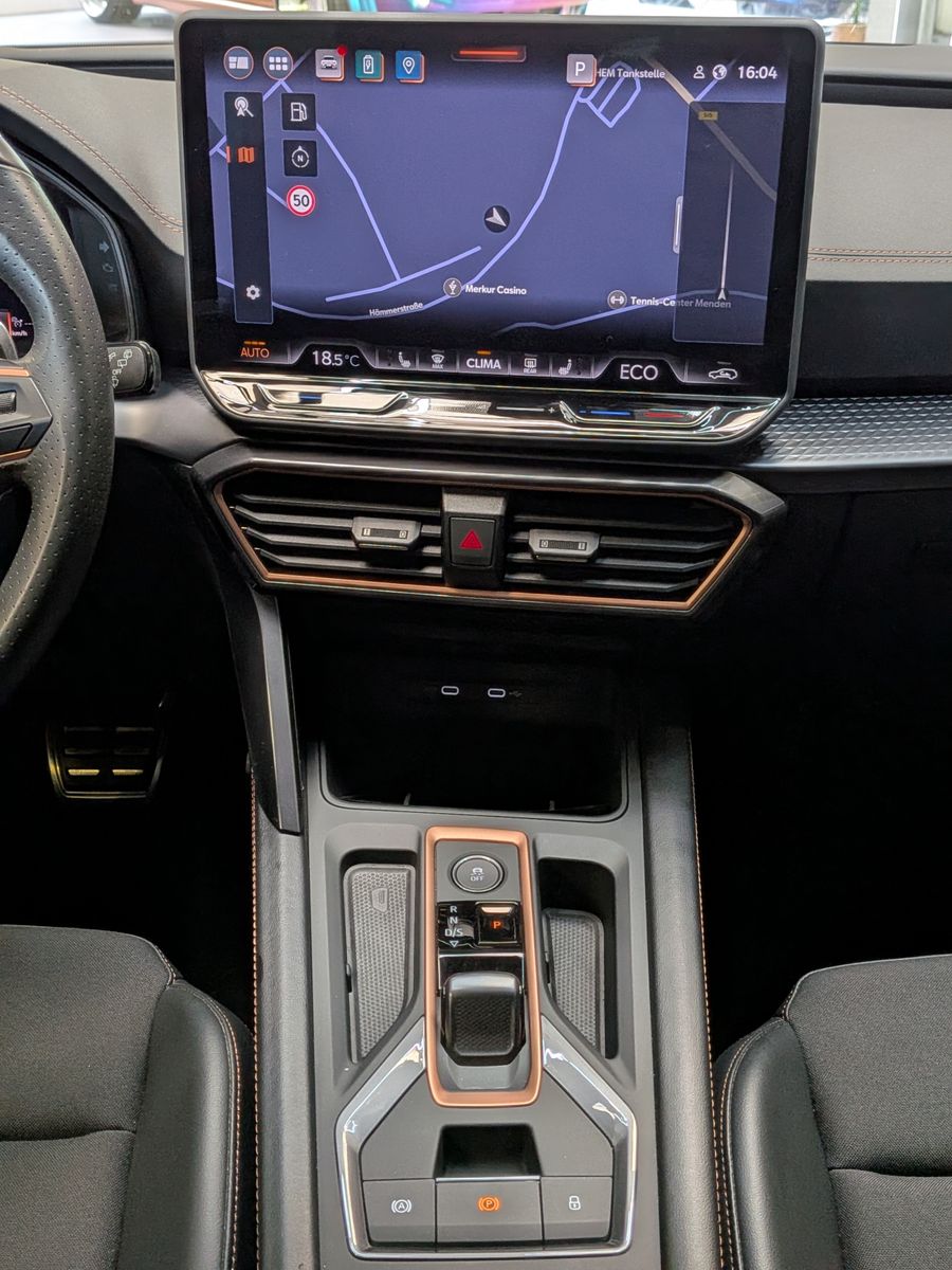 Fahrzeugabbildung CUPRA Leon 1.5 e-Hybrid MATRIX*ACC*EDGE*CARPLA*SoH100%