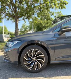 Volkswagen Golf - 6