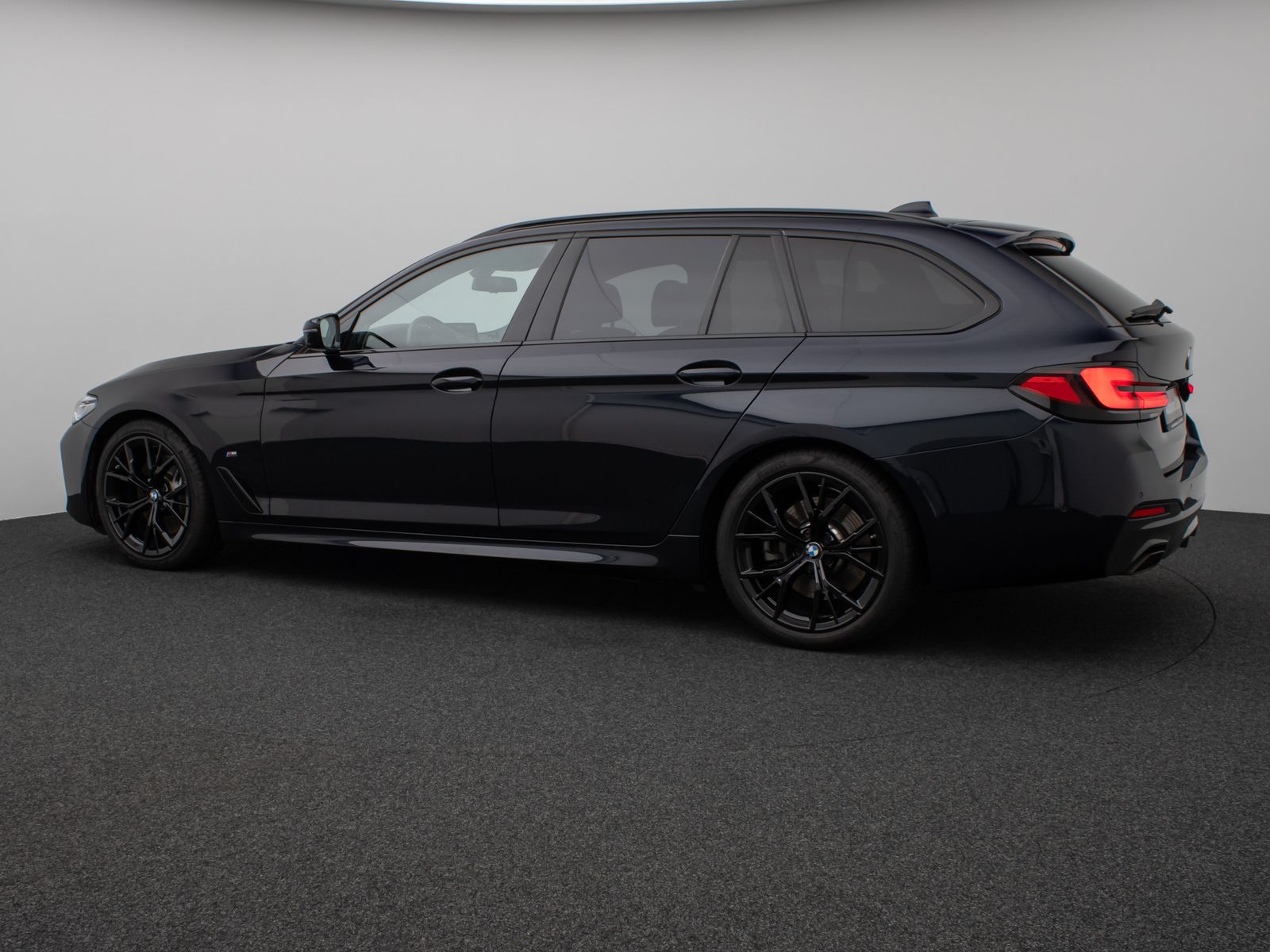 Fahrzeugabbildung BMW 530d M Sport 360°DAB H/K Massage Alarm 19Zoll