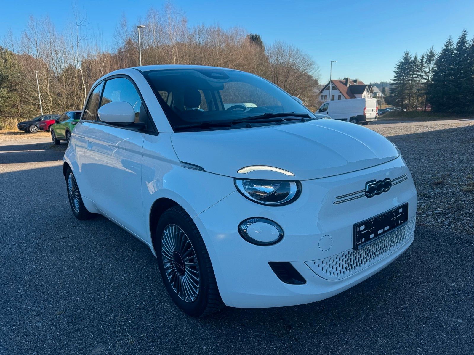Fahrzeugabbildung Fiat 500e Carplay Klima Tempo