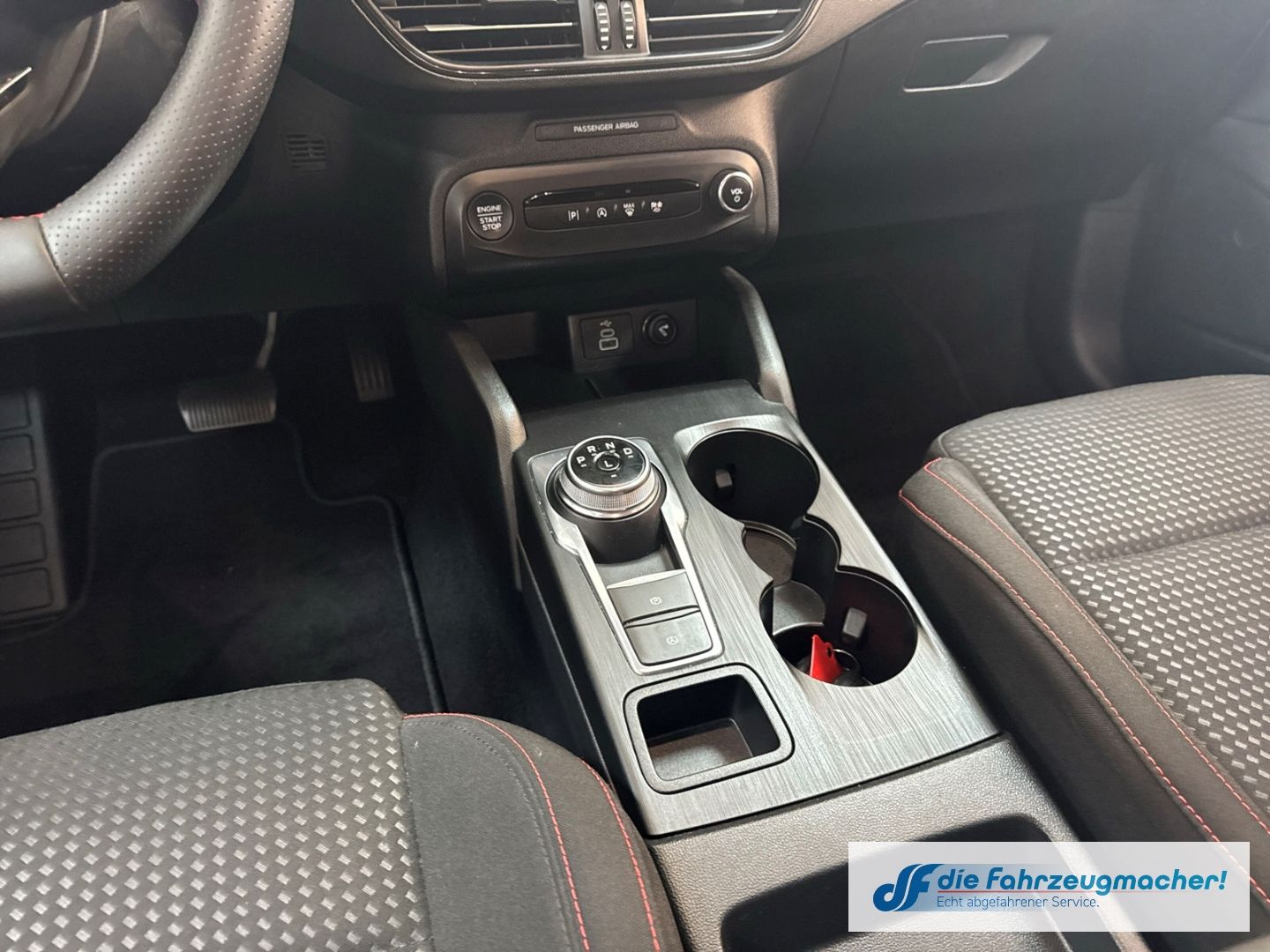 Fahrzeugabbildung Ford Focus ST-Line Navi LED ACC Apple CarPlay Android