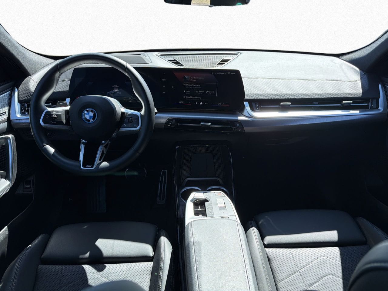 BMW iX2 - Bild 17
