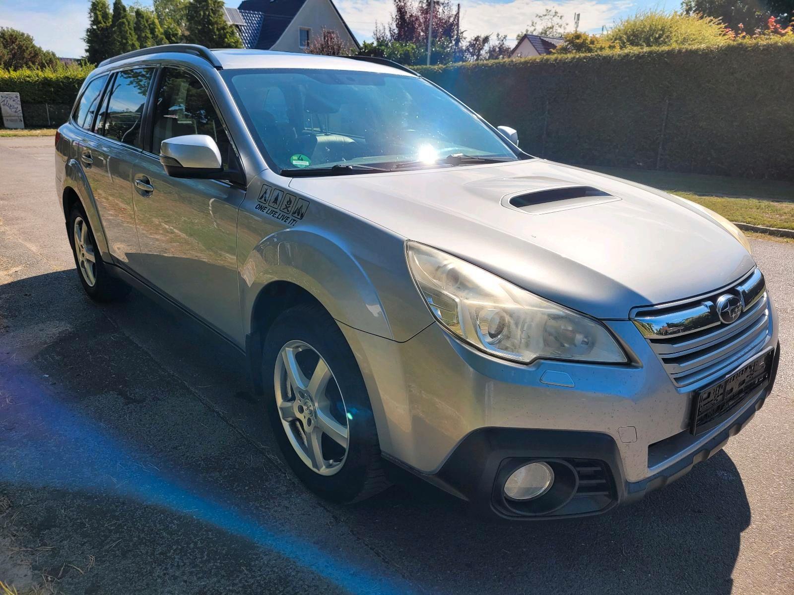 Subaru Outback 2013 — interior