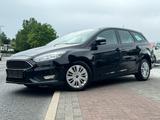 Ford Focus Turnier 2.Hand Navi Parkpilot - Ford Focus Gebrauchtwagen in Frankfurt