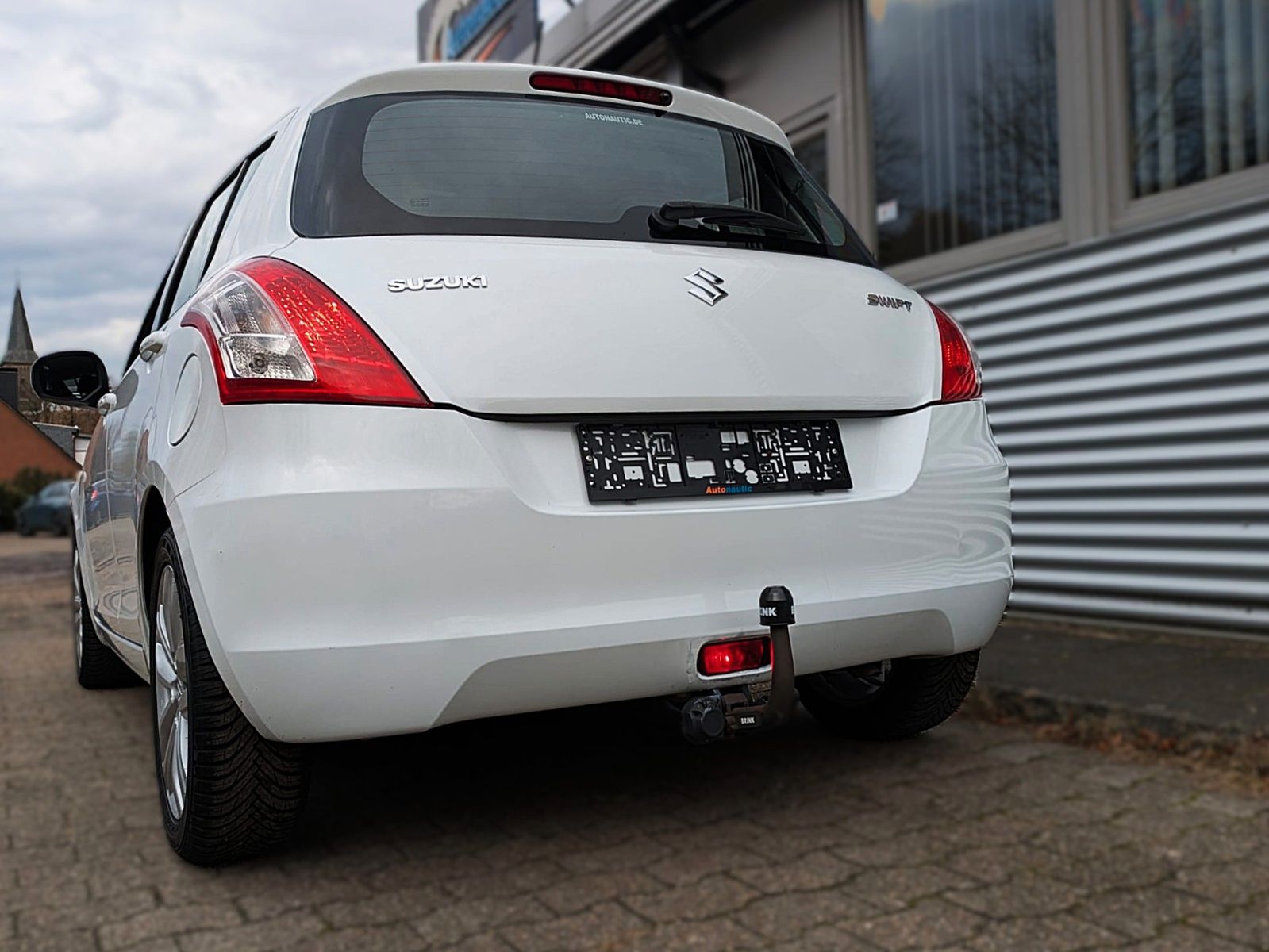 Fahrzeugabbildung Suzuki Swift 1.2 KLIMA TEMPOMAT ALLWETTER AHK ALU