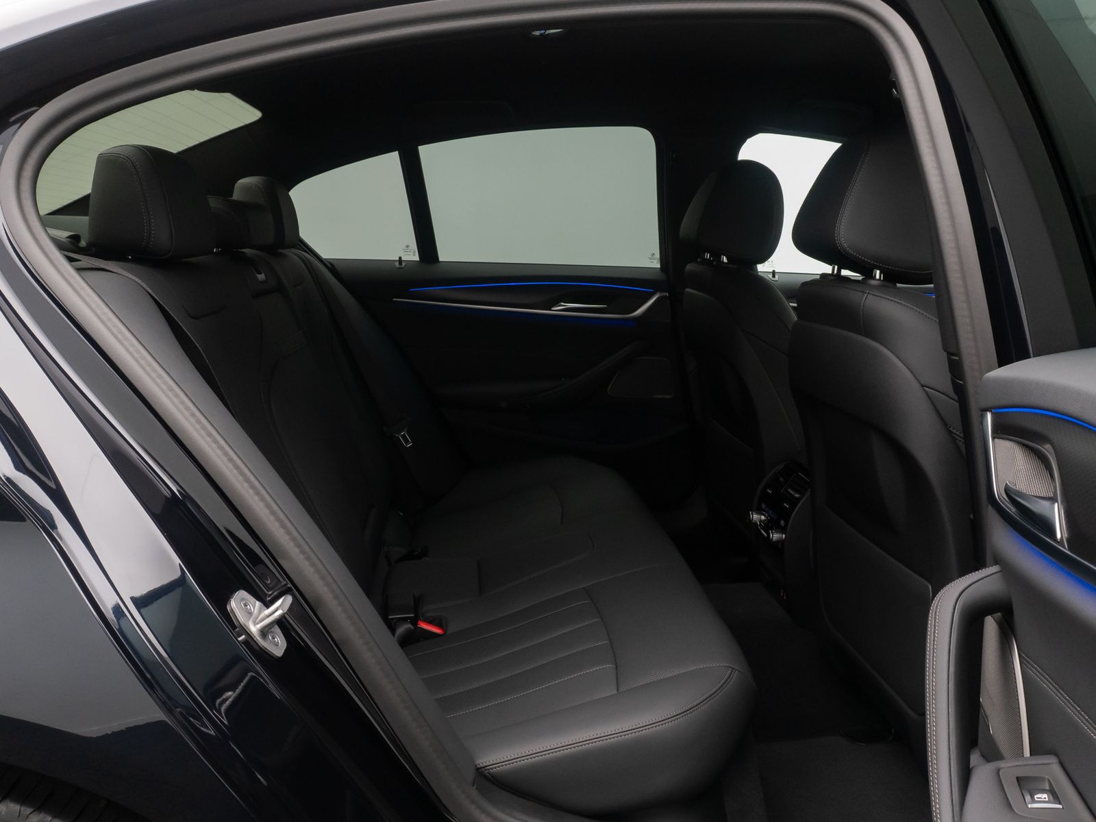 Fahrzeugabbildung BMW 540i xD M Sport H/K Kamera HUD DAB Standhzng AHK