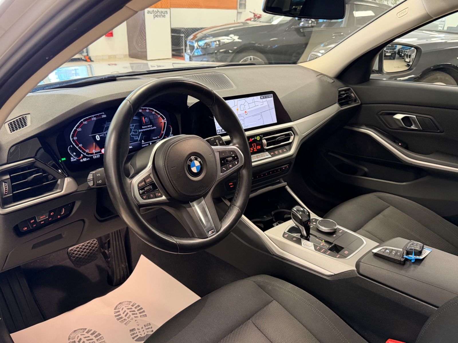 BMW 318d Advantage/Aut/Navi/KeyLess/HUD/Park&DrivAss foto 17