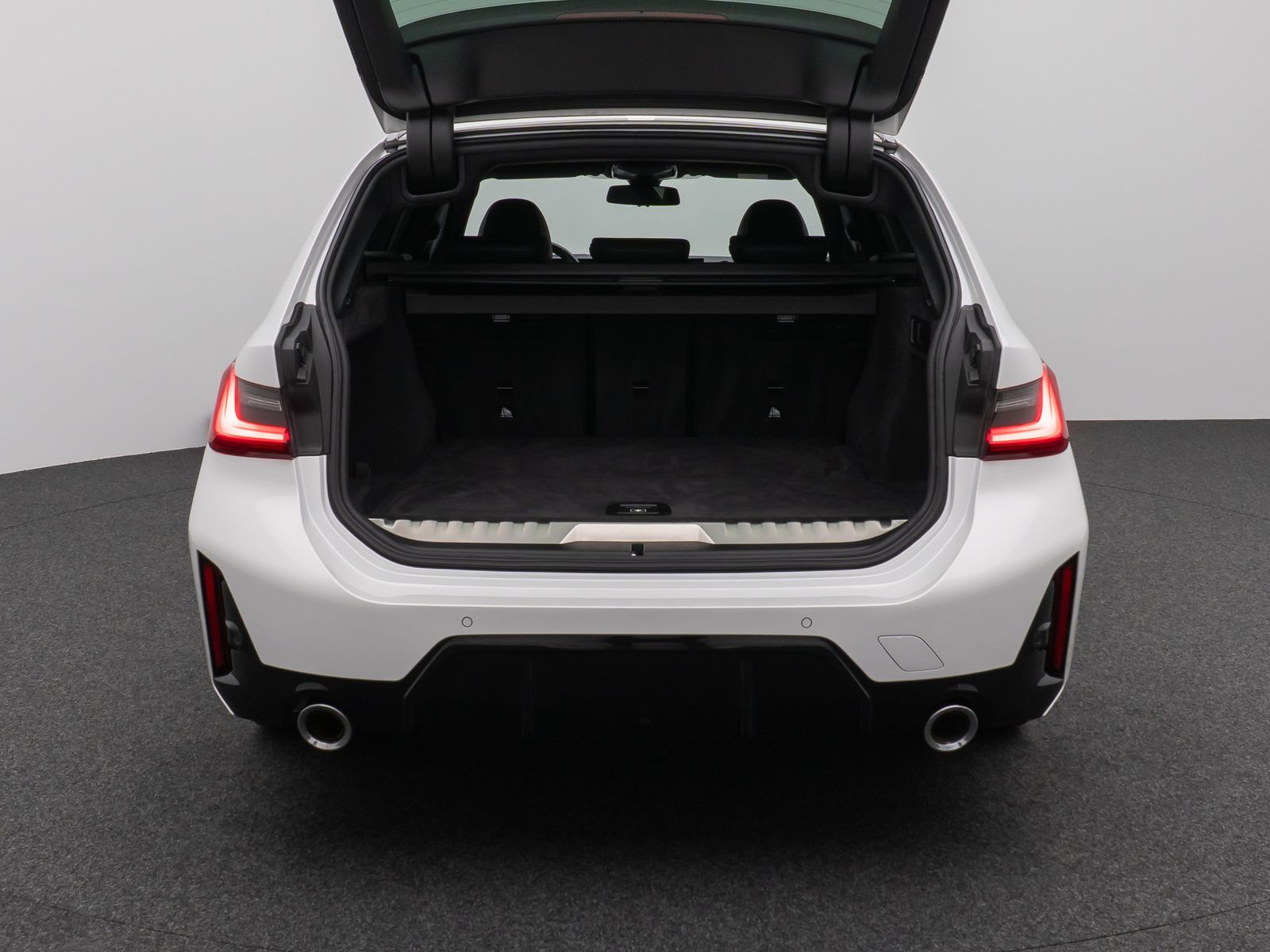 Fahrzeugabbildung BMW 330e M Sport Kamera DAB HUD Alarm Parkassistent