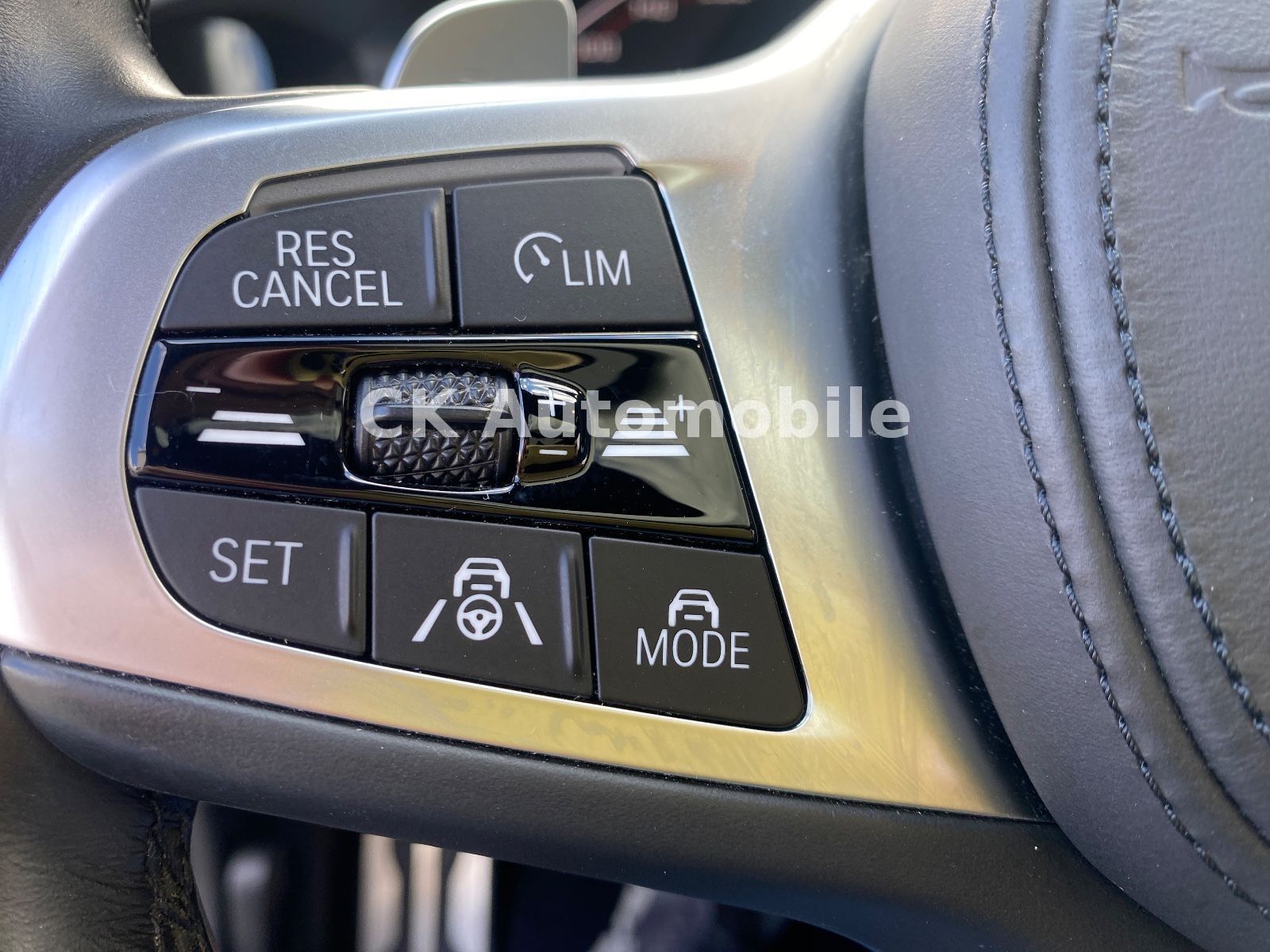 Fahrzeugabbildung BMW M340i Touring xDrive/Navi/HeadUP/Pano/360°