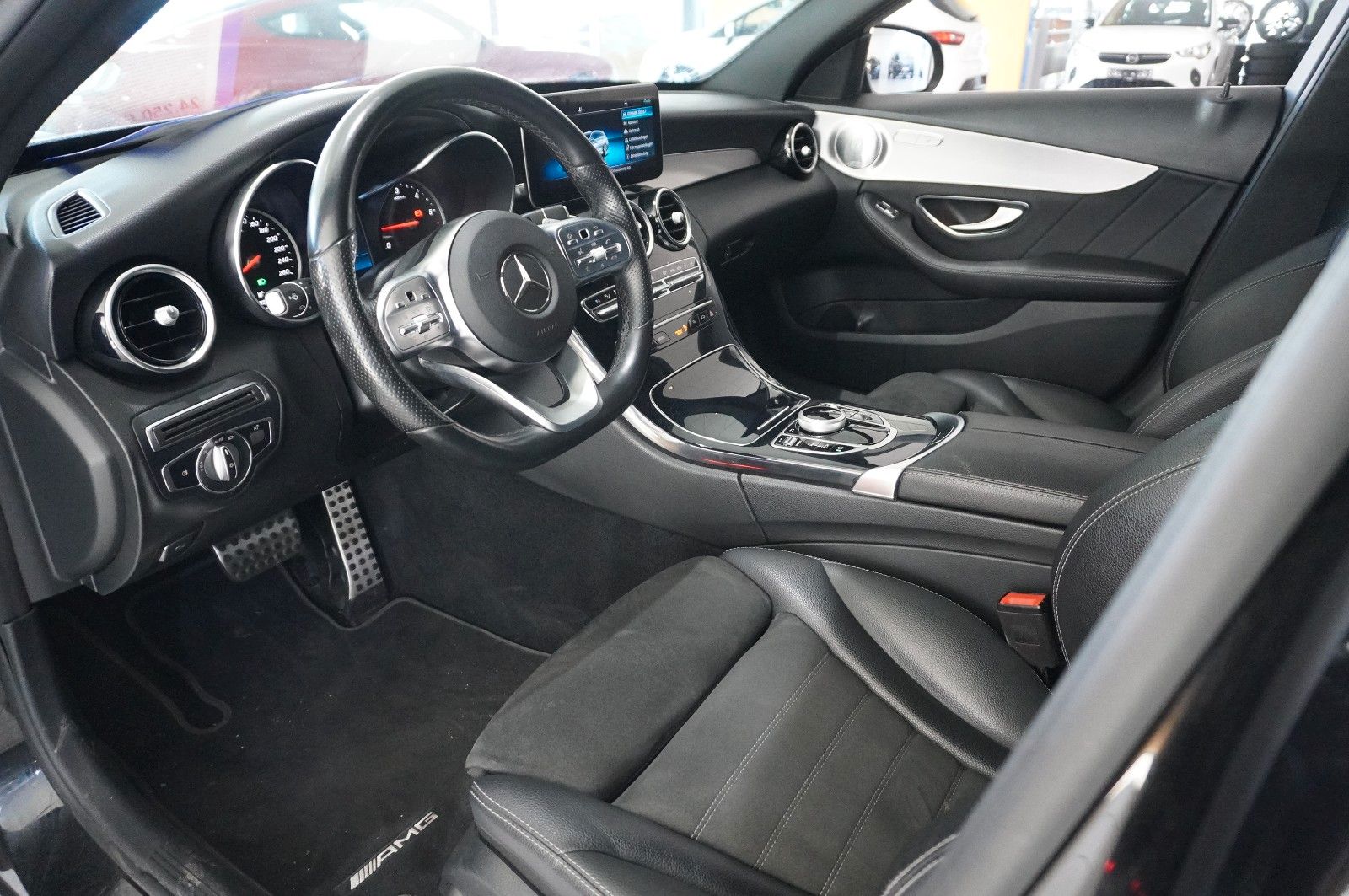 Fahrzeugabbildung Mercedes-Benz C 220 T AMG LINE 4MATIC 9G NAVI/LED/SPORT/BURME.