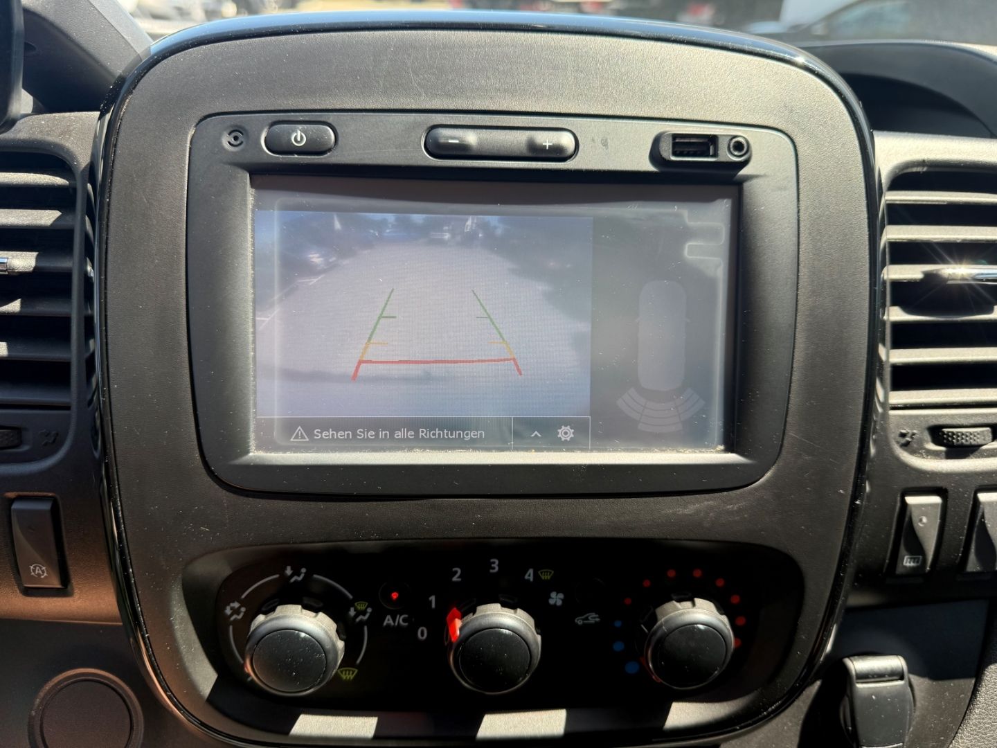 Fahrzeugabbildung Opel Vivaro B Kasten L2H1 Regalsystem+Kamera+AHK