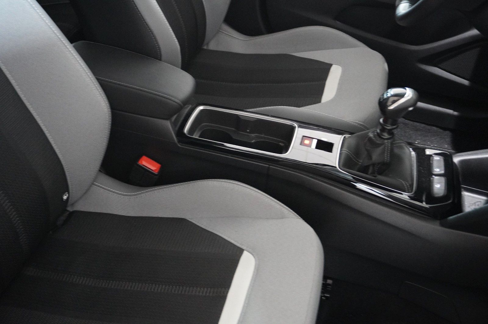 Fahrzeugabbildung Opel Mokka 1.2T ELEGANCE NAVI/LED/KAMERA/SPORT/DAB+