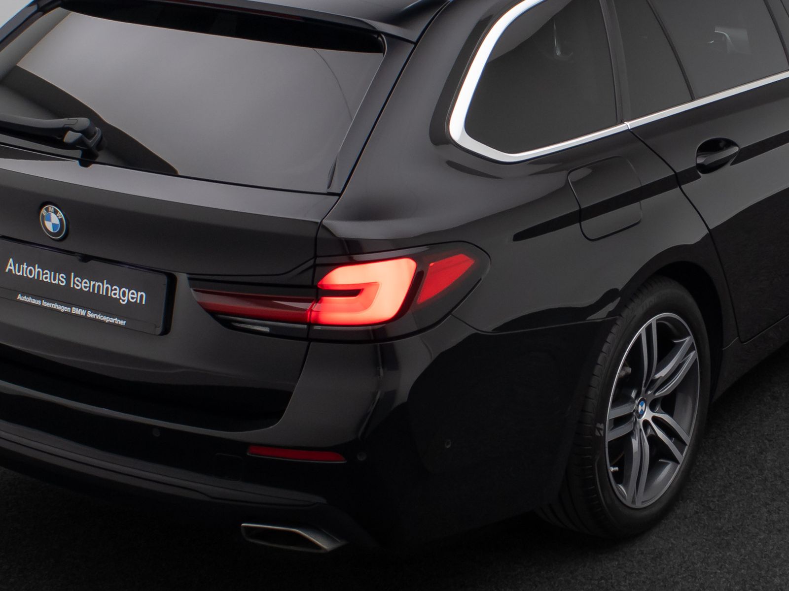 Fahrzeugabbildung BMW 530d xD ACC HUD DAB Kamera AHK Alarm H/K Sport