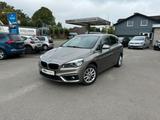 BMW 218i Advantage HU NEU/AUTOMATIK/PANO/NAVI/AHK - silberne BMW 218