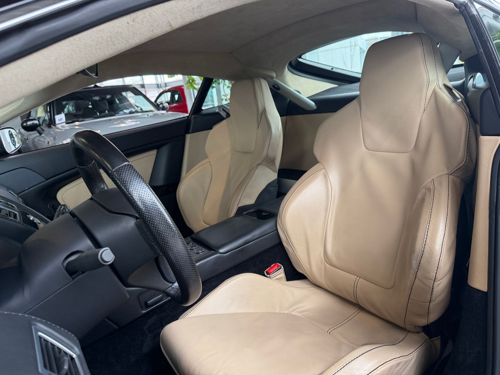 Fahrzeugabbildung Aston Martin Vantage  V8 KLIMA XEN NAV SHZ PDC LEDER